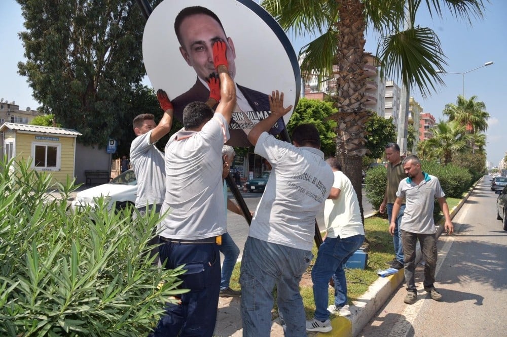 Başkan Yılmaz’ın tabelaları yerlerine yerleştirildi 