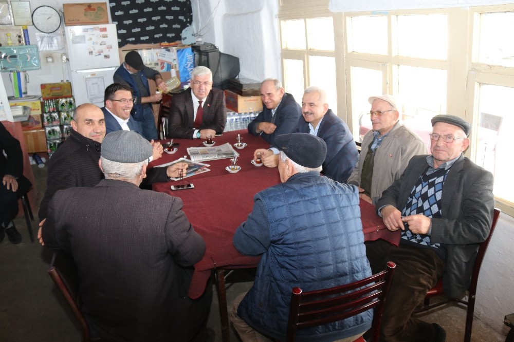 Başkan Yüksel mahallelerin sorunlarını yerinde dinliyor 
