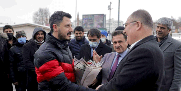 Başkan zam yaptı, işçiler böyle teşekkür etti