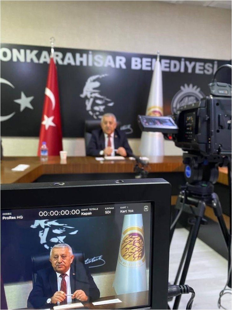Başkan Zeybek birinci yılını sosyal medya üzerinden canlı olarak değerlendirdi 