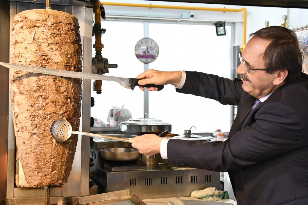 Başkan Zihni Şahin: “Esnafın sorunlarını çözeceğiz