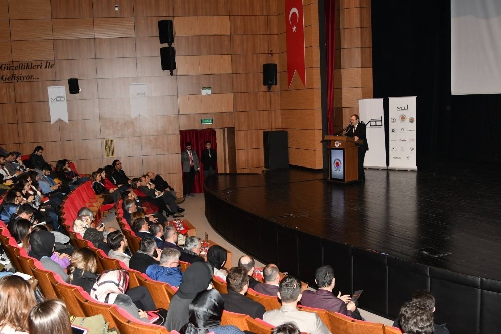 Başkan Zihni Şahin’den mimarlık öğrencilerine: “Geleceğin şehirleri size emanet” 