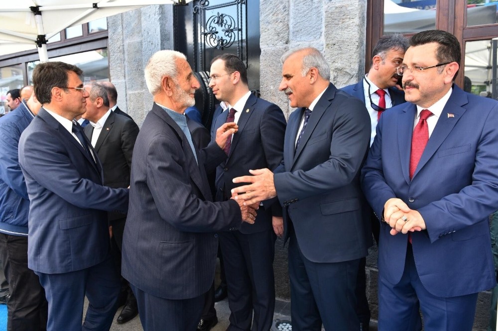 Başkan Zorluoğlu önce Trabzonlular ile sonra çalışanları ile bayramlaştı 