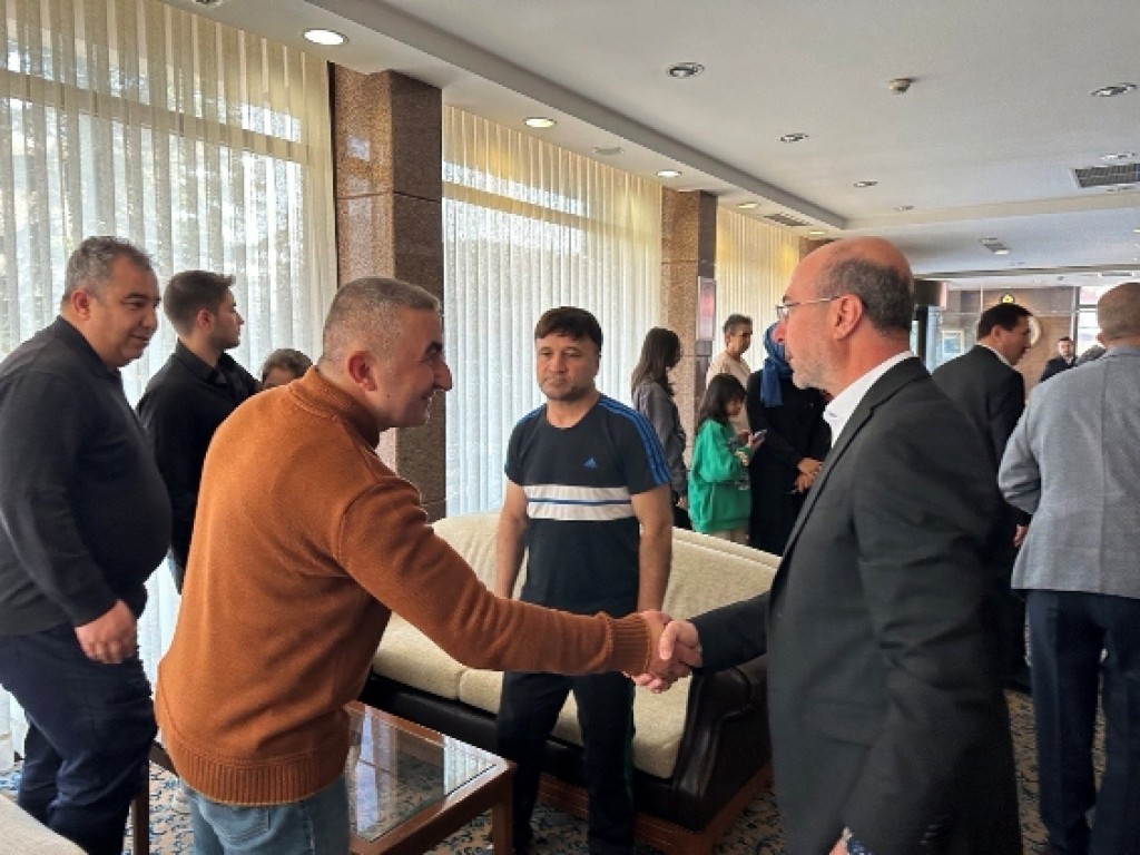 Başkanlar depremzede ailelerle bir araya geldi