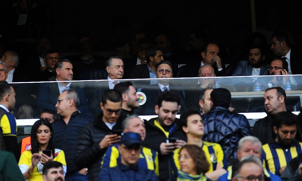 Başkanlar derbiyi ayrı yerlerde izledi 