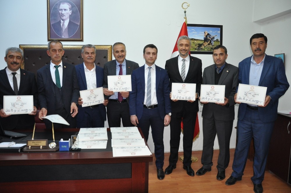 Başkanlar mazbatasını aldı 