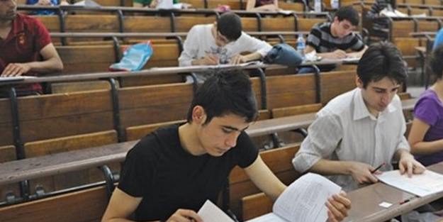 Başkasının yerine DGS'ye giren 2 kişi yakalandı
