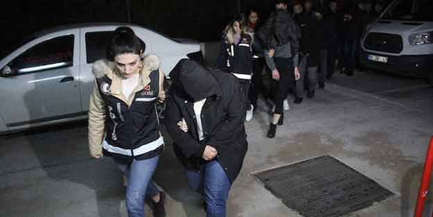 Başkasının yerine sınava giriyorlardı! Yakalandılar