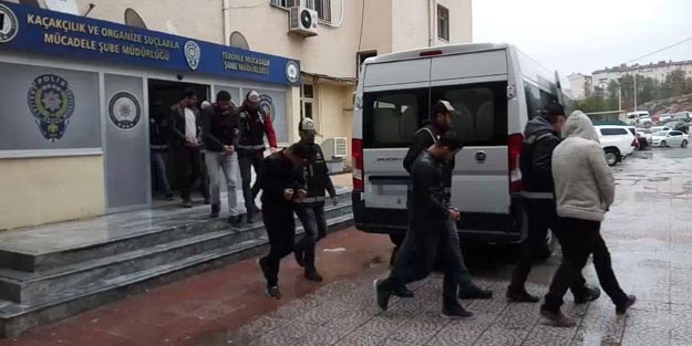 Başkasının yerine sınava girmeye çalışırken yakalanan 13 kişi tutuklandı
