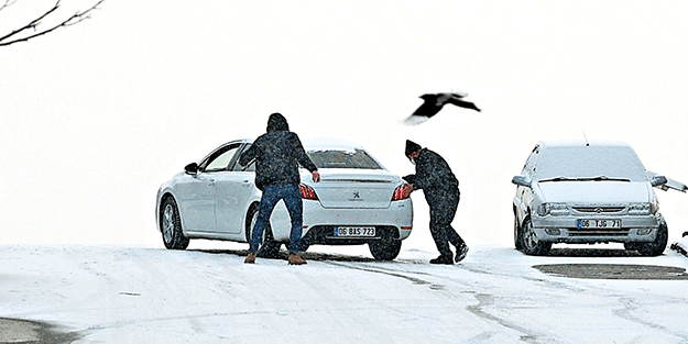 Başkent 1 santimetre kara teslim oldu