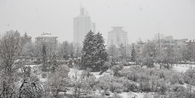 Başkent Ankara beyaza büründü