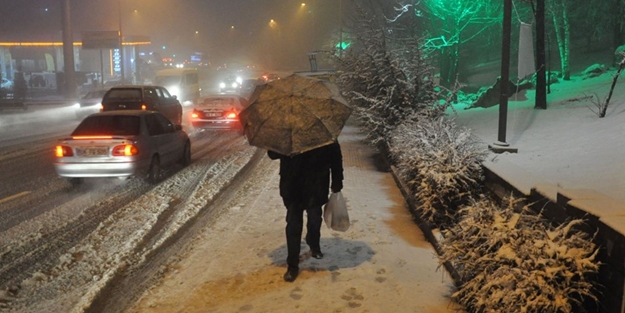 Başkent Ankara'da beklenen kar geldi