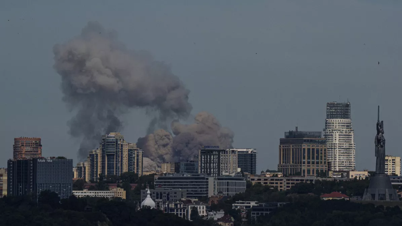 Başkent balistik füzelerle vuruldu! Sığınaklarda kalın çağrısı!