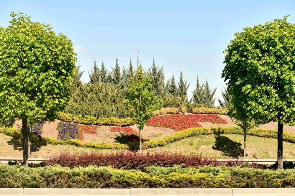 Başkent çiçeklerle güzelleşiyor 