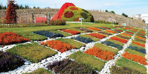 Başkent çiçeklerle nakış nakış işleniyor