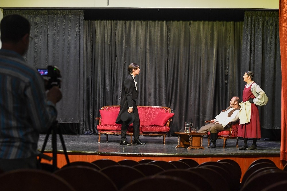 Başkent Tiyatroları sezonu “online” açıyor 