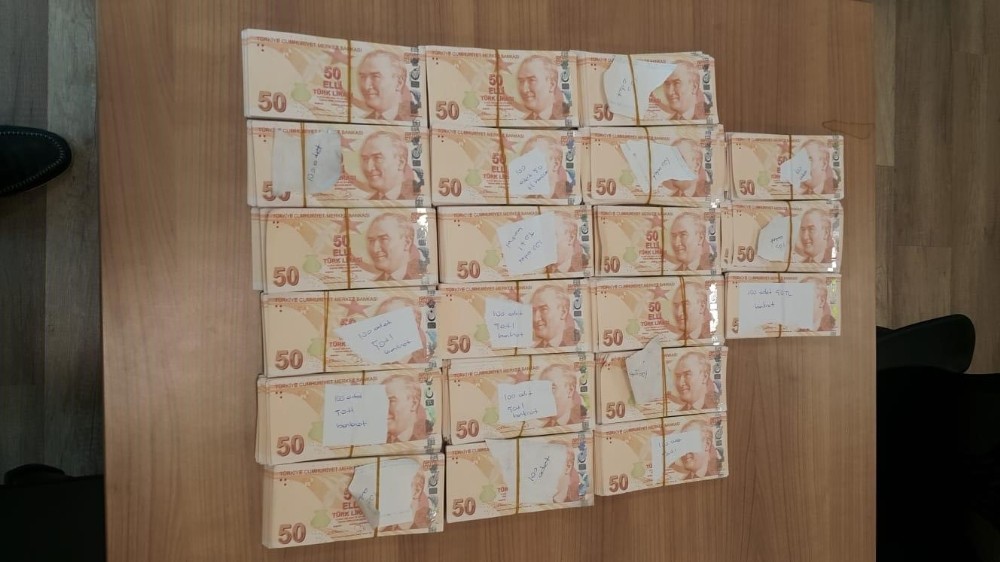 Başkent’e yüklü miktarda sahte para getiren kişiler sahte banknotlarla birlikte yakalandı 