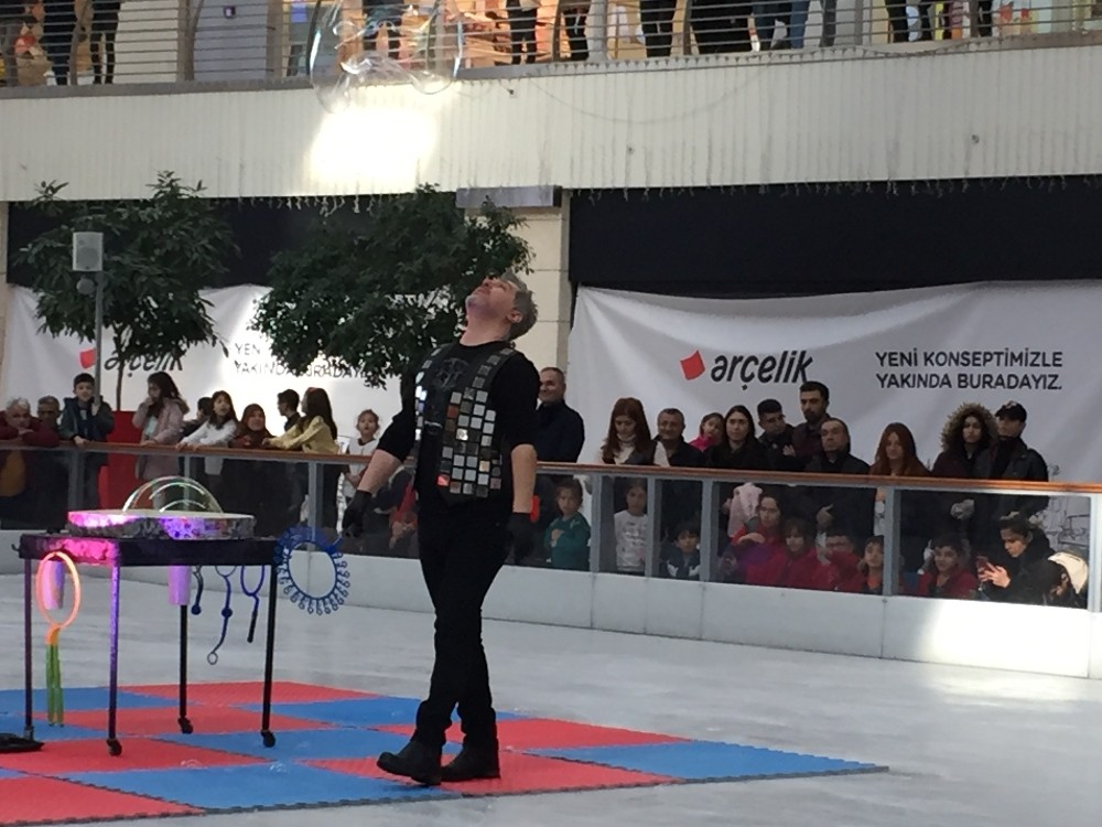 Başkentli aileler ’Buz Festivali’nde gönüllerince eğlendi 
