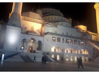 Başkentliler Miraç Kandili’nde camilere akın etti