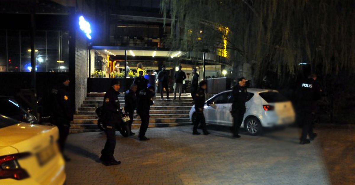 Başkent’te bıçaklanan kişi eğlence mekanına sığındı