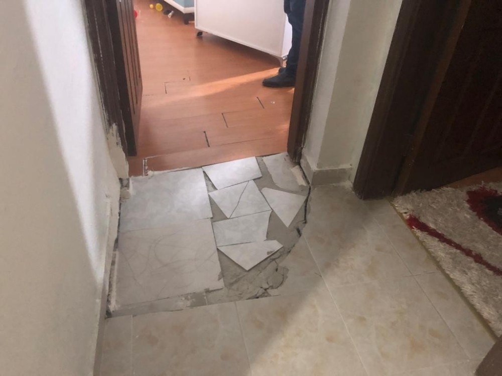 Başkent’te bodrum katında çökme olan bina tahliye edildi 