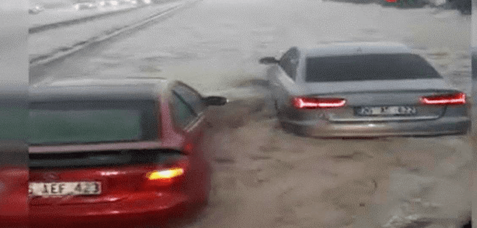 Başkentte etkili olan sağanak, seli de beraberinde getirdi