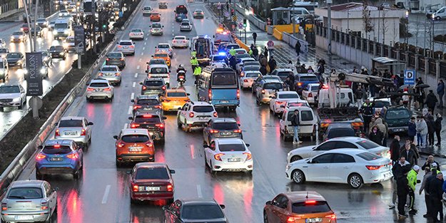 Başkent'te feci kaza! 26 araç birbirine girdi