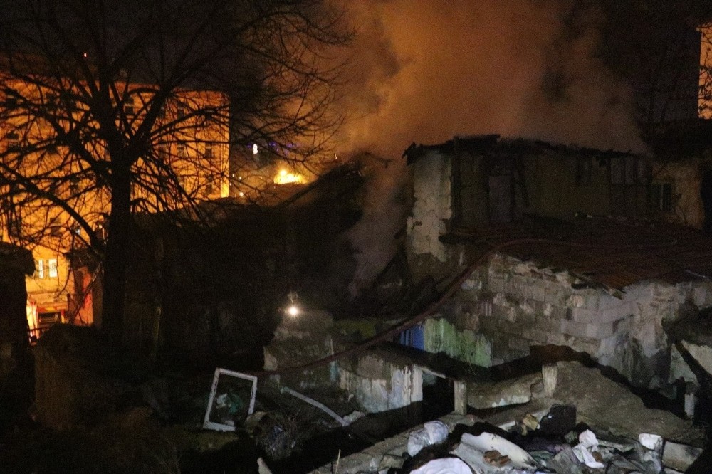 Başkent’te gecekondu yangını 