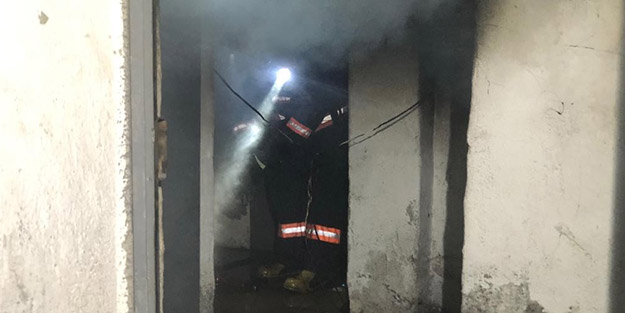 Başkent'te gecenin sessizliğini bozan yangın! 5 katlı bina tahliye edildi