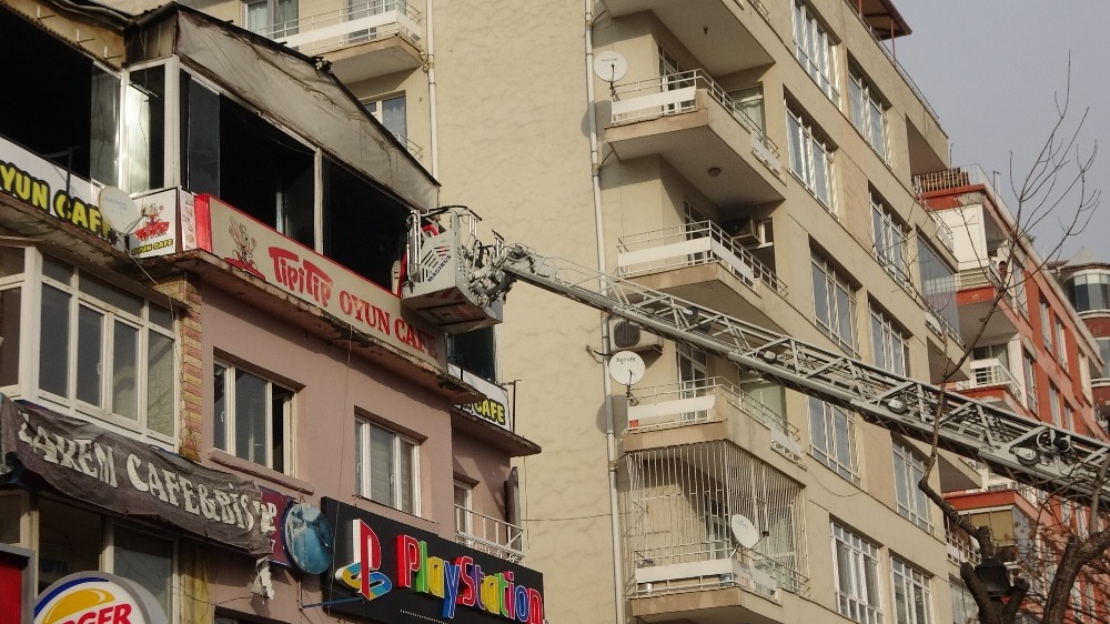 Başkent’te kafede çıkan yangın korkuttu 