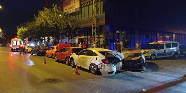 Başkentte kırmızı ışıkta zincirleme kaza: 7 yaralı