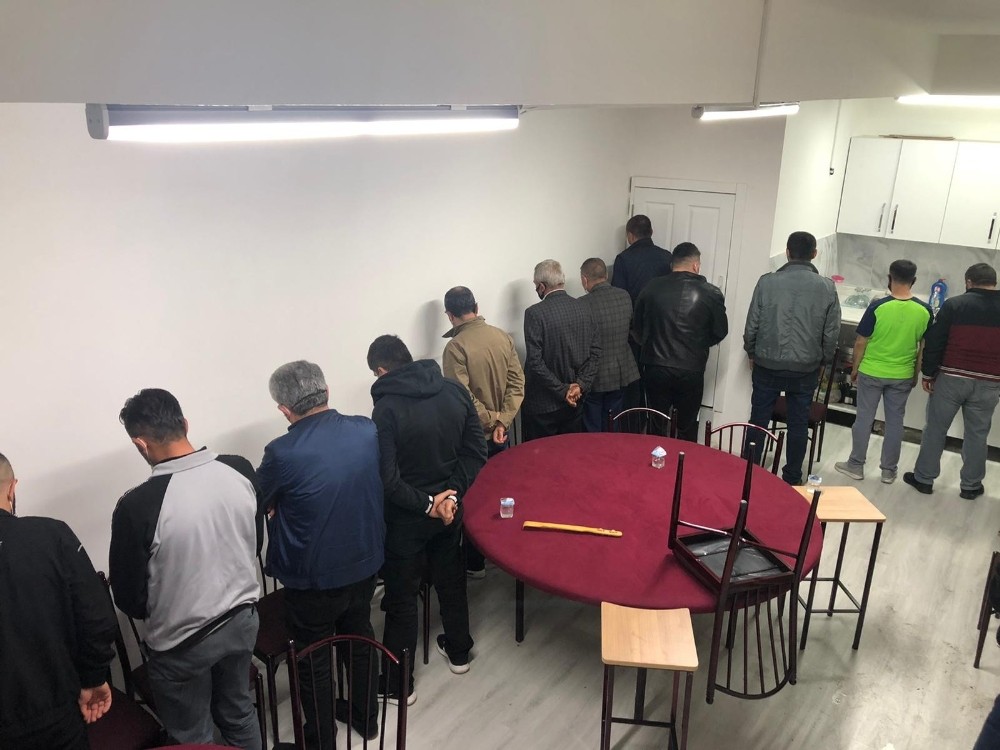 Başkentte kumar oynayan 12 kişiye 40 bin 950 TL idari para cezası verildi 