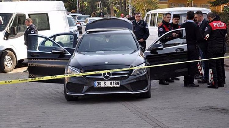 Başkentte lüks araç paniği! Polise bilerek çarptı