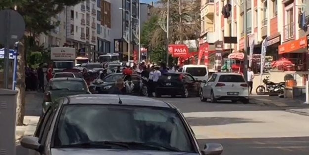 Başkent'te magandalar trafiği birbirine kattı! Sürücüler korna çalarak tepki gösterdi
