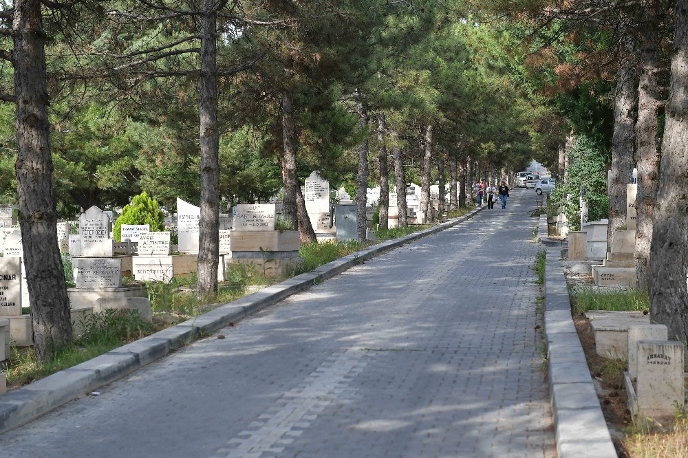 Başkent’te mezarlık defin ücretleri yeniden belirlendi 