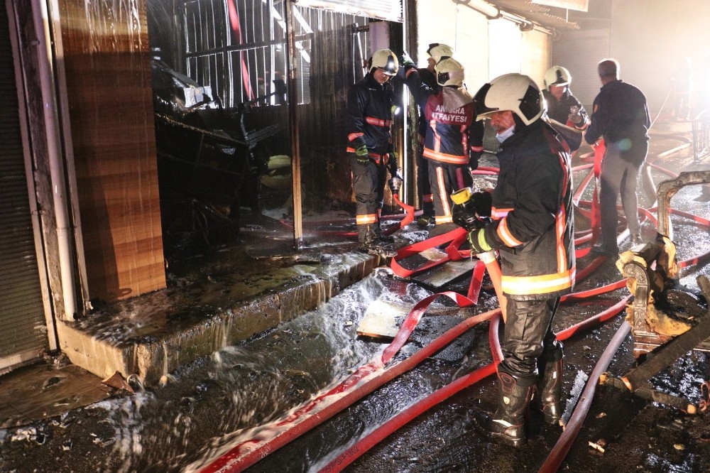 Başkent’te mobilya dükkanında korkutan yangın 