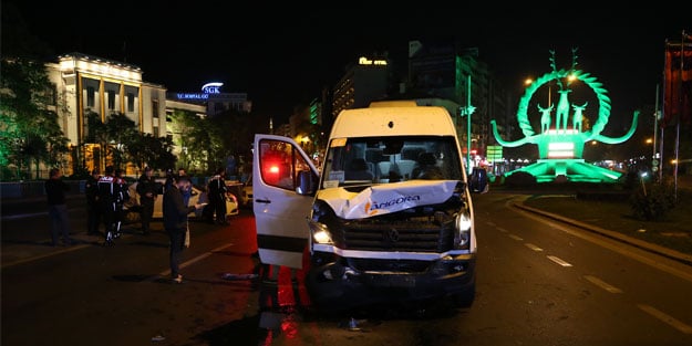 Başkentte otomobil servis aracıyla çarpıştı: 2 yaralı