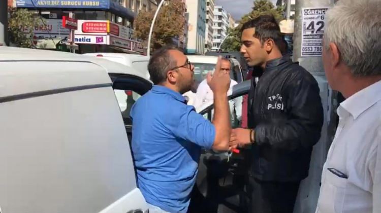 Başkent’te polis ile sürücü arasında “ceza” kavgası!