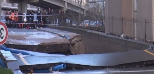 Başkentte su borusu patlayınca bakın ne oldu