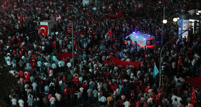 Ülkücü grupla polis arasında arbede yaşandı