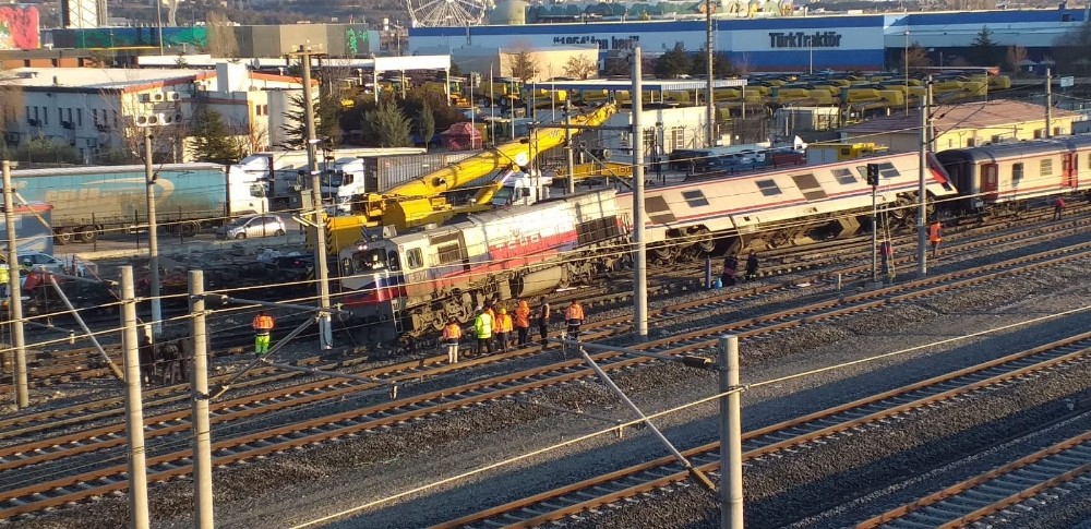 Başkent’te tren raydan çıktı 