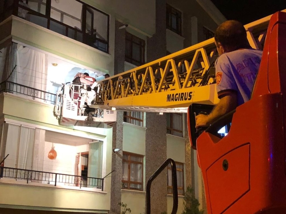 Başkent’te yangın çıkan bina tahliye edildi 