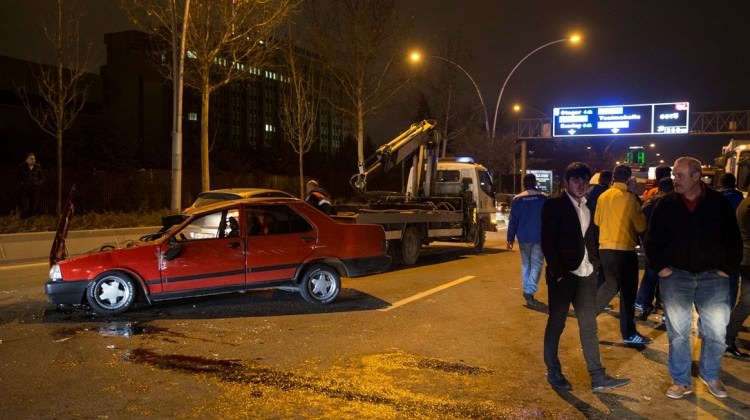 Başkent'te zincirleme kaza: 1'i ağır 4 yaralı