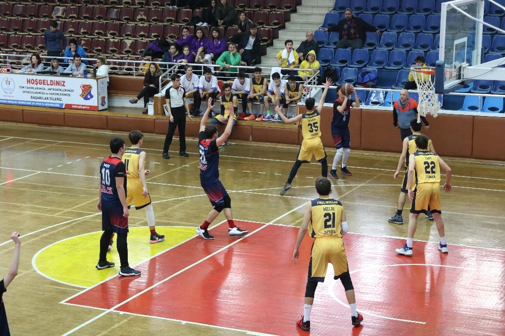 Basketbol grup müsabakaları Aydın’da başladı 
