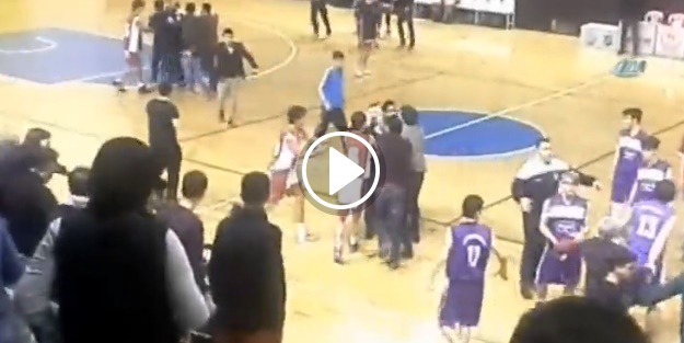 Basketbol maçında yumruklar konuştu!