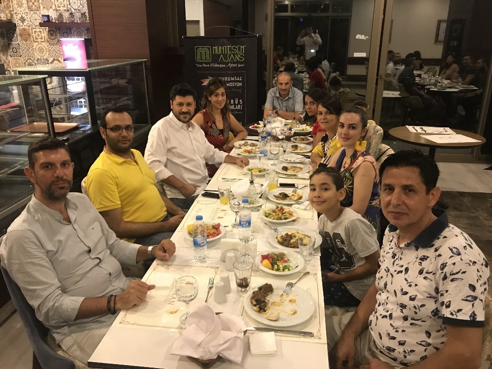 Basketbolculara moral yemeği 