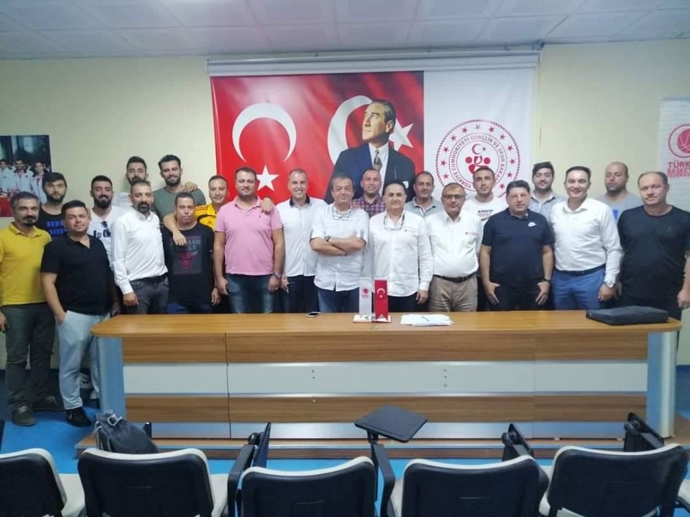 Basketbolda sezon bilgilendirme toplantısı yapıldı 