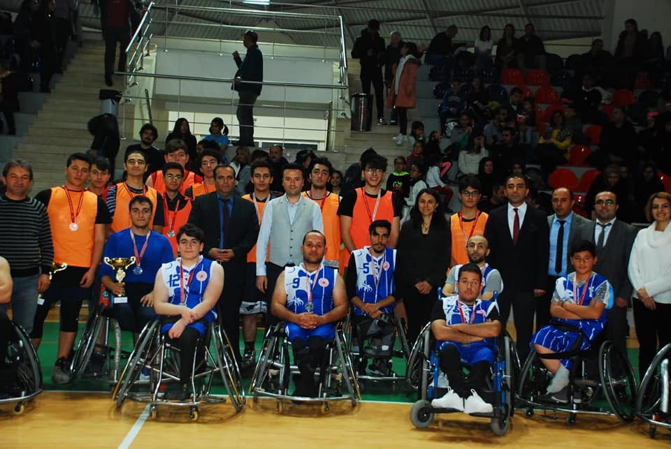 Basketler empati için atıldı 