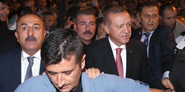 Başkomutan demokrasi nöbetine katıldı