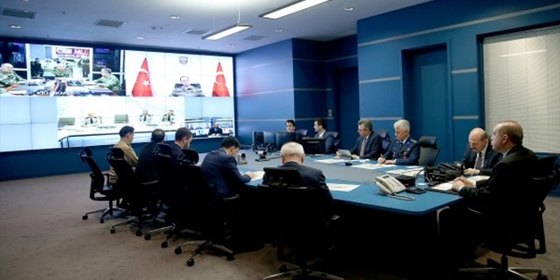 Başkomutan harekat merkezine bağlandı